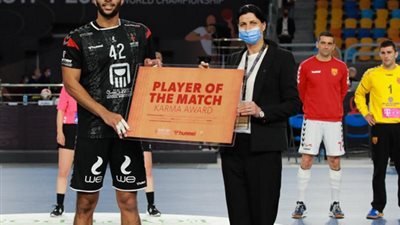 حسن وليد لاعب المنتخب الوطنى يحصل على لقب رجل مباراة مصر ومقدونيا