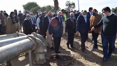 محافظ المنيا والسفير الإيطالي يتفقدان مصنع السماد العضوي بابوقرقاص