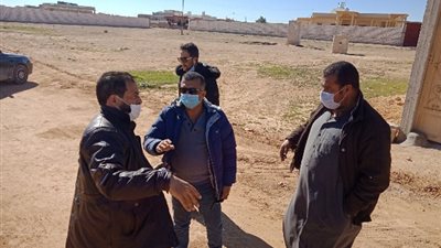 رئيس مدينه مرسي مطروح يعاين مشروعات الرصف ميدانيا .صور