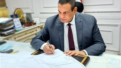 محافظ البحيرة يصدر قرار بترقية حوالى 26 ألف معلم واخصائي بالتعليم