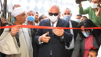 محافظ قنا يفتتح المركز التكنولوجي لخدمات المواطنين بادارة التموين بقفط