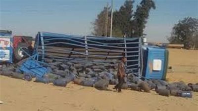 شاهد بالفيديو..اشتعال سيارة انابيب بوتاجاز بطريق الإسماعيلية القاهرة الصحراوي