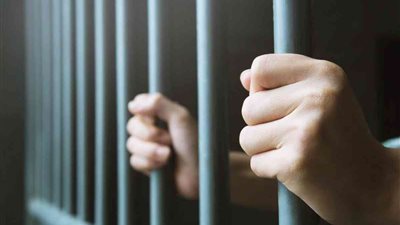 4 تهم تقابل بطل واقعة تعذيب رضيعته