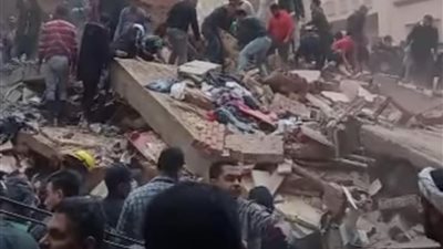 لجنة هندسية لمعرفة أسباب انهيار عقار المحلة الكبرى-صور