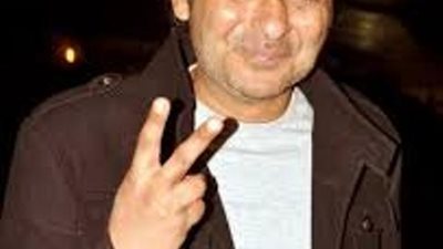 أحمد عزمي: «كريمة مختار أم حنينة.. ووحيد حامد يحسسك إنك في هوليود».. فيديو