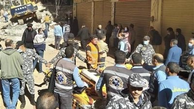 انتشال ٦ جثث و٢ مصابين واستمرار عمليات الانقاذ فى عقار المحلة المنهار-صور