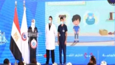 وزيرة الصحة تشهد تطعيم أول طبيب وممرض بلقاح كورونا في الإسماعيلية