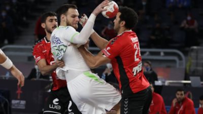 منتخب مصر متأخر امام سلوفينيا 8 / 12 فى الشوط الأول بمونديال اليد