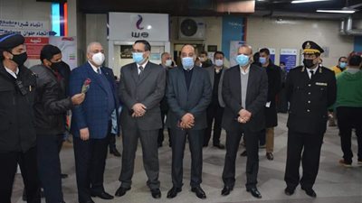 بالورود والشوكولاته المترو يهنئ رجال الشرطة المصرية بعيدهم