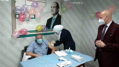 وكيل صحة الشرقية يشرف علي تطعيم أول الفرق الطبية بلقاح كورونا