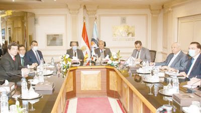 وزراء قطاع الأعمال والإنتاج الحربي ورئيس العربية للتصنيع يناقشون الخطوات التنفيذية لإنشاء مصنع إنتاج إطارات المركبات