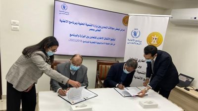 وزير التنمية المحلية ومدير مكتب برنامج الأغذية العالمي يوقعان اتفاق إطاري للتعاون المشترك