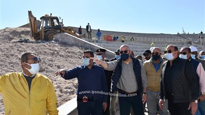 وزير الاسكان ومحافظ اسوان يتفقدان المشروعات السياحية والخدمية