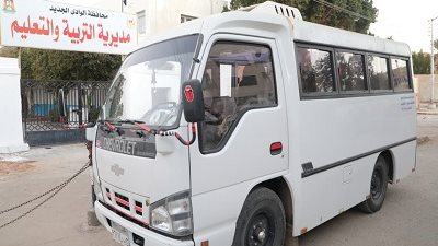 الأتوبيس الطائر يصل باريس بالقوافل التعليمية لطلاب مدارس الوادى الجديد