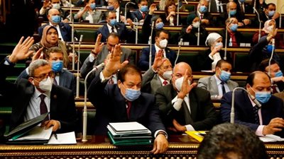 أبو العينين يوجه التحية للقيادة السياسية على ما تبذله من جهود بمجال النقل