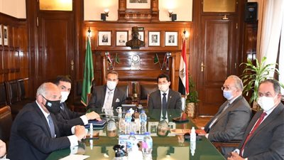 وزيرالشباب يستعرض خطة صندوق دعم الرياضة لرعاية الابطال والموهوبين