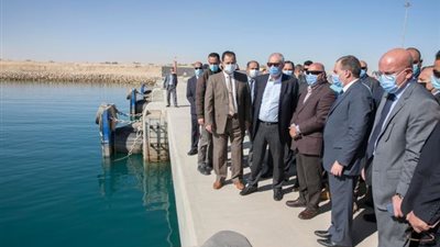 وزير النقل يتفقد ميناء السخنة.. ويؤكد على ضرورة الانتهاء من كافة أعمال الانشاء والتطوير خلال عامين بتكلفة 20 مليار جنيه