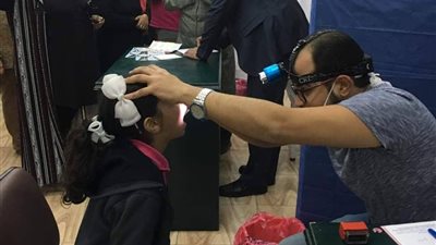 انطلاق اولى القوافل الطبية المجانية المخصصة للمعاهد القومية.. صور