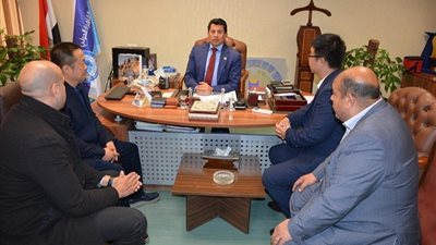 صبحي يبحث مع مستثمر صيني إنشاء مصنع للدراجات بمصر