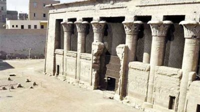 سقوط جزئى من السور الغربى لمعبد إسنا جنوب الأقصر