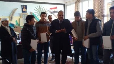 النيلي يتابع إجراءات تسليم أجهزة التابلت بالمدارس الثانوية شرق مطروح