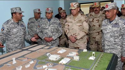 المتحدث العسكري : الفريق أول محمد زكى يتفقد الأنشطة التعليمية بالكلية الجوية
