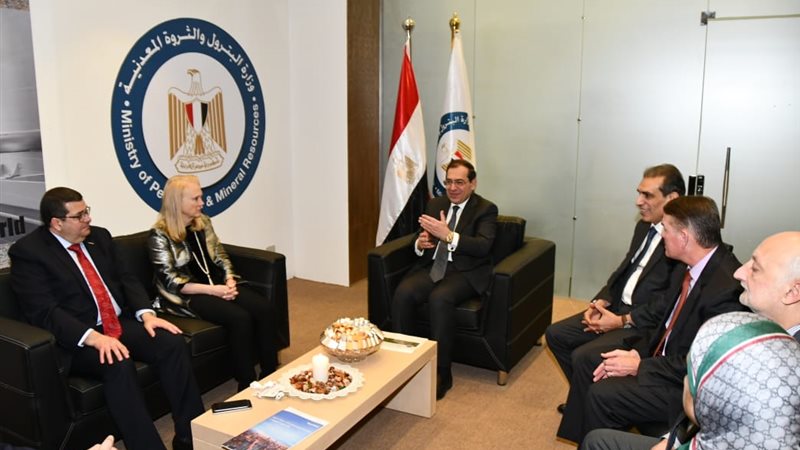 وزير البترول خلال