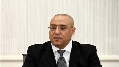 وزير الإسكان يعقد اجتماعاً لمتابعة موقف مشروعات مياه الشرب بالجيزة