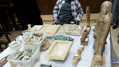 ضبط مواطن أثناء تنقيبه عن الآثار أسفل منزله بنزلة السمان ومصادرة المظبوطات