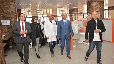 مستشار وزير التعليم العالى يتفقد مستشفى الاورمان للقلب وطب الأسنان خلال زيارته لجامعة أسيوط
