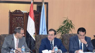 عبد الغفار: معهد البحوث البترولية من أهم القلاع العلمية.. صور