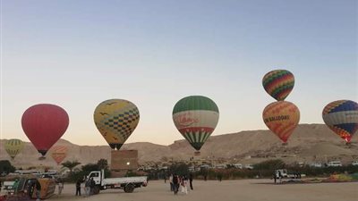 510 سائحين يحلقون بالبالون فى سماء الأقصر على متن 26 رحلة
