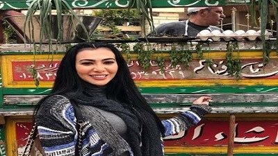 ميريهان حسين من السجن على عربية الفول .. صور