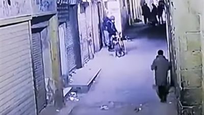 شاهد بالفيديو .. لحظة تفجير الارهابى لنفسه بالدرب الاحمر