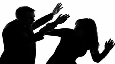 ترفض الاعتراف بطفلها .. والسبب كرهها للرجال