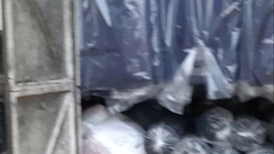 الجمارك تحبط محاولة تهريب ملابس وأقمشة بـ ٥٠٠ الف جنية