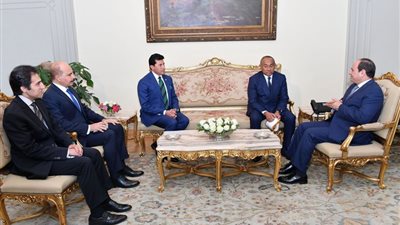 السيسى لرئيس الكاف: توفير كافة الإمكانيات لدعم الاتحاد الافريقى فى مزاولة مهامه