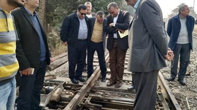 رئيس السكة الحديد تفقد مشروعات تطوير خط القاهرة أسوان..صور