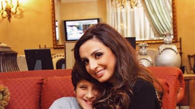 طليق الفنانة انغام يحسم الامر لضم نجلة فى الحضانه