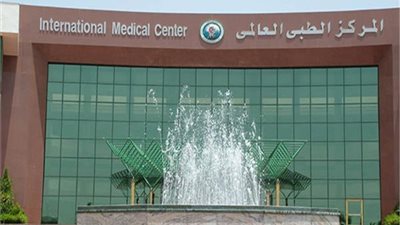خبراء فى جراحة العمود الفقرى بالمركز الطبى العالمى