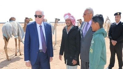 فوده يتفقد مضمار الهجن استعداداً لافتتاحه..صور