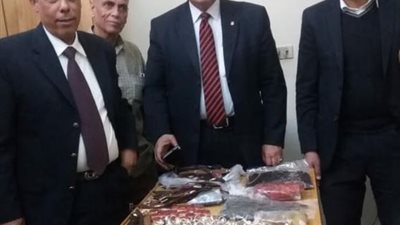 ضبط 7 كجم مشغولات فضية واحجار كريمة مع عراقي بالمطار