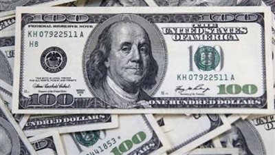 انخفاض طفيف لسعر الدولار فى مستهل تعاملات الاثنين