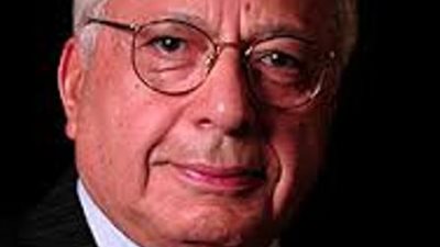 جامعة عين شمس تمنح الدكتوراه الفخرية للدكتور احمد عكاشة