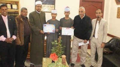 رئيس منطقة الأقصر الأزهرية يكرم الطلاب المخترعين
