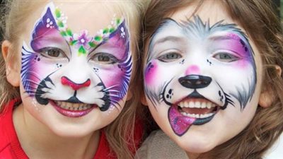 الرسم على وجوه الأطفال يعرضهم للحساسية والتسمم..تحذير من الأطباء للأمهات