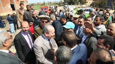 محافظ كفرالشيخ يلتقى بأهالي السيد خليل ويستمع لمطالبهم مشدداً بتحسين الخدمات والمرافق