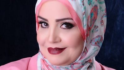 استشاري علاقات أسرية ينتقد الارتباط عن طريق وسائل التواصل الاجتماعي .. فيديو