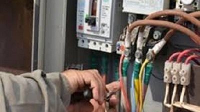 فصل التيار الكهربائي عن 6 مناطق بمدينة قنا