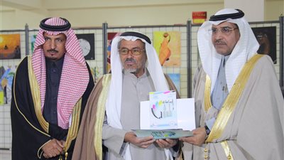 مدير تعليم تبوك ُيدشن معرض إبداعات وطموح بمحافظة البدع